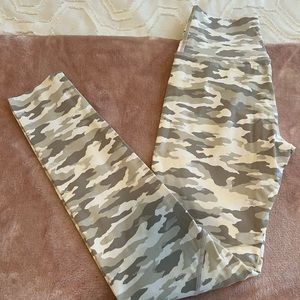 Aerie camo high waisted legging